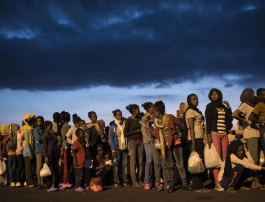 Η Ιταλία παραδίδει 50 μετανάστες στη Γερμανία από τα πλοία που πλέουν στη Μεσόγειο